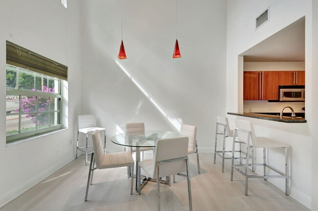 Building Photo - 610 Clematis St