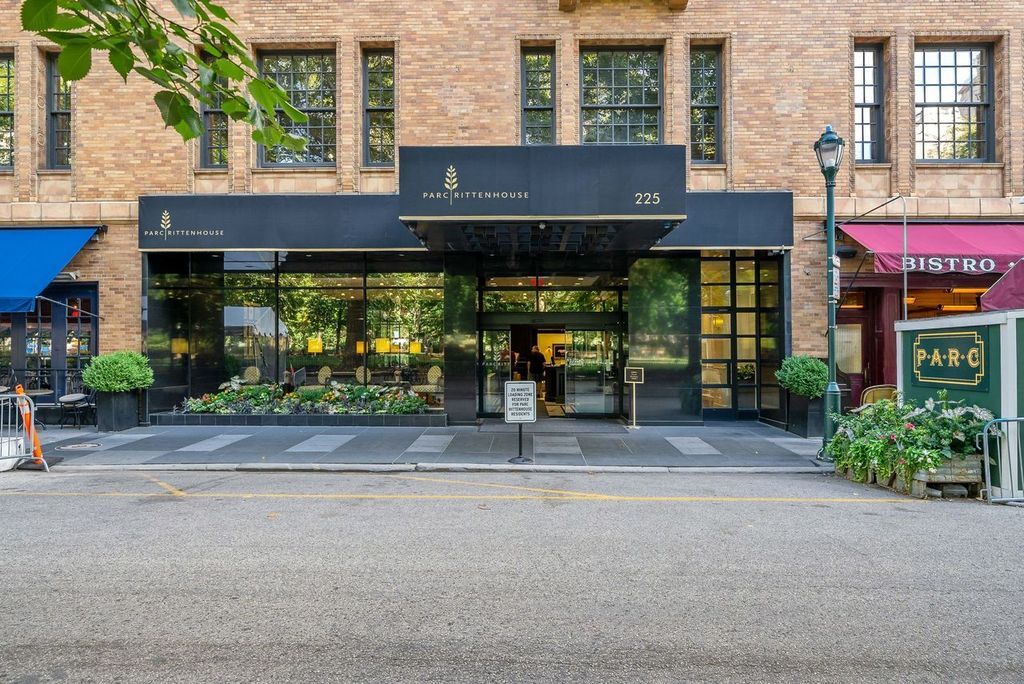 Building Photo - 219 S 18th St