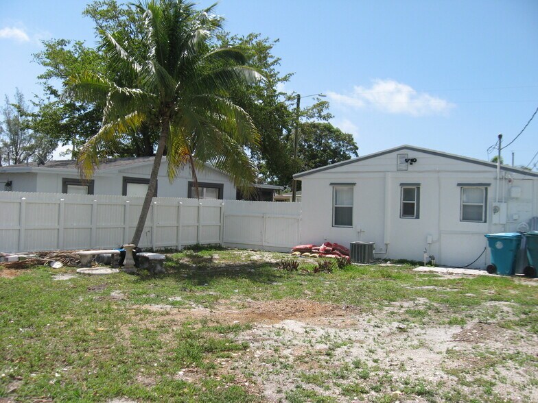 Building Photo - 431 NW 12th Ave