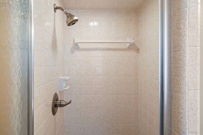 Building Photo - Move-In Special Available! Charming 3-Bedroom Home for Rent in Sango – Spacious Corner Lot