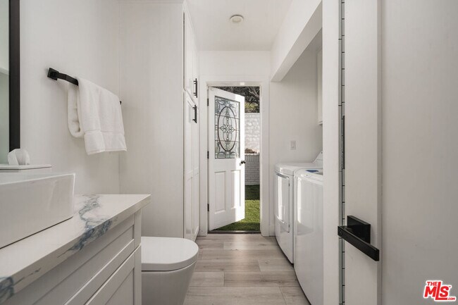 Building Photo - 1044 Waterbury Ln