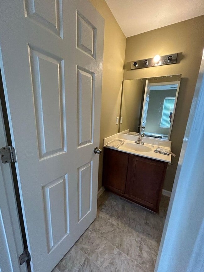 Building Photo - Gated Community off Central Ave in Summerv...