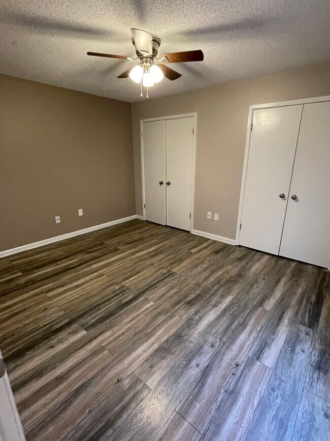 Building Photo - 1BD/1BA Condo located on the Germantown/Me...