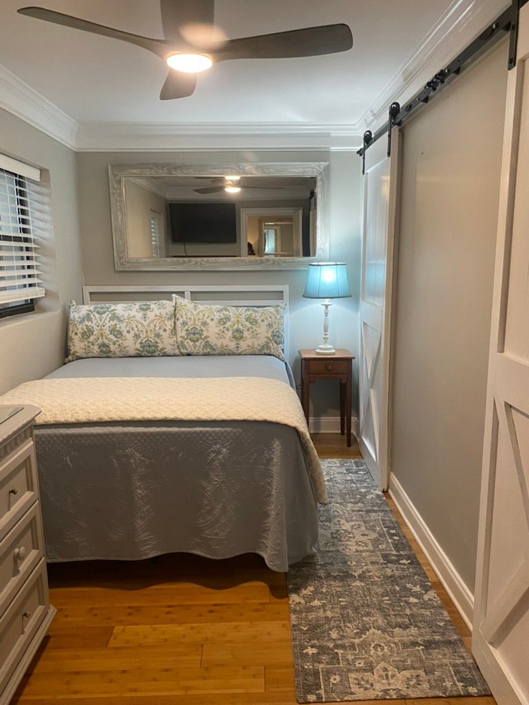 Building Photo - 2109 Pine Tree Dr