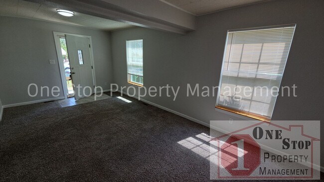 Building Photo - 606 S Fairview Ave