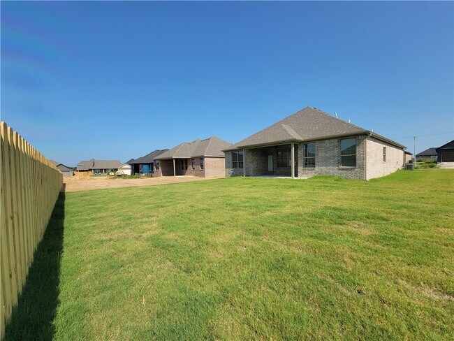 Building Photo - 1041 E Skyline Lp