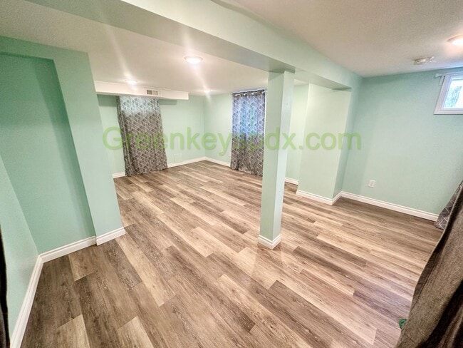 Building Photo - 2-Bedroom 2-Bathroom House in NE Portland,...