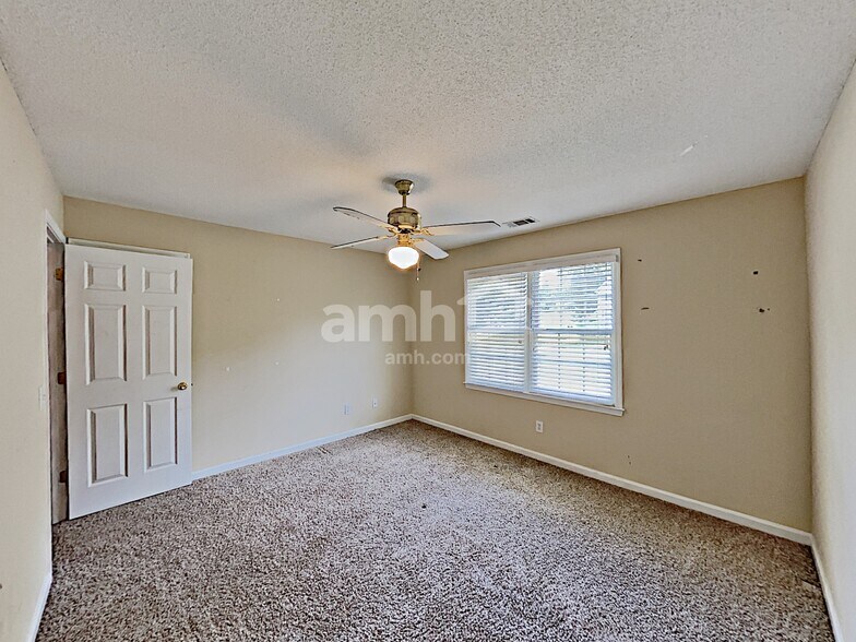 Building Photo - 20 Wisteria Woods