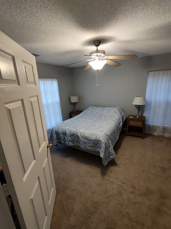 Building Photo - Westbury Estates #316