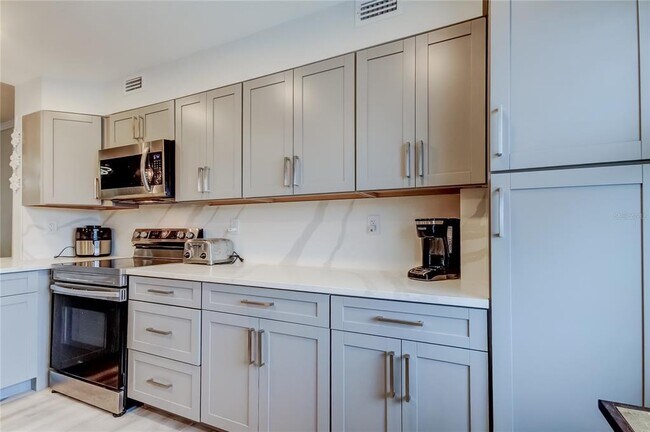 Building Photo - 7321 Central Ave