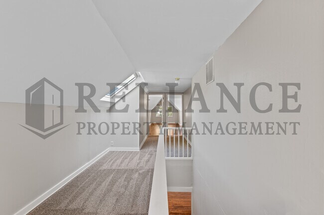 Building Photo - 1007 N Yale Ave