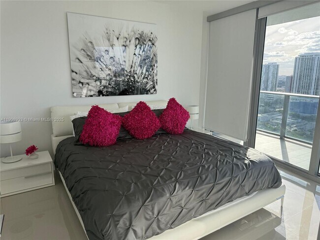 Building Photo - 488 NE 18th St