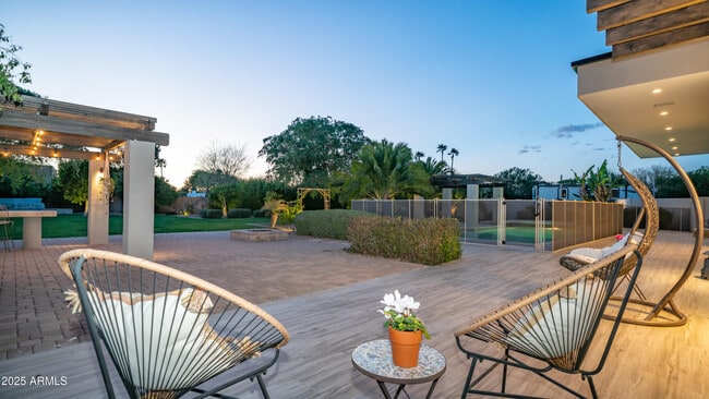 Building Photo - 7417 E Paradise Dr