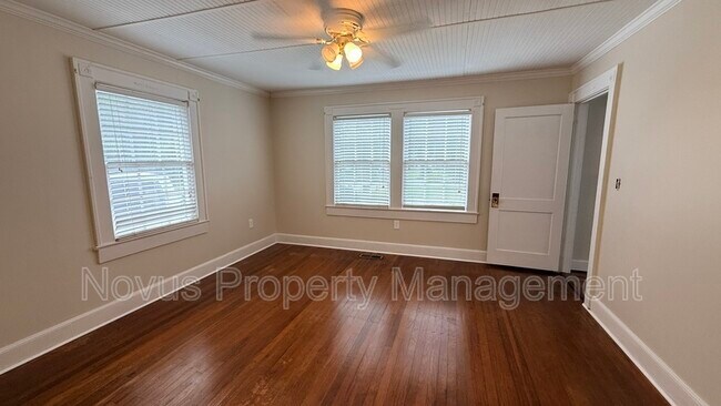 Building Photo - 142 Oak Ave