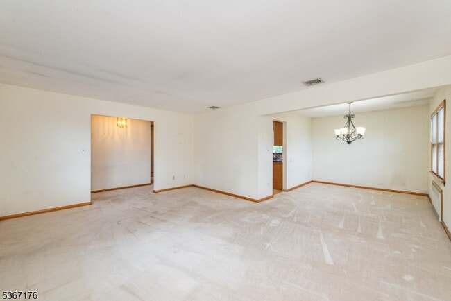 Building Photo - 3 Greenridge Dr