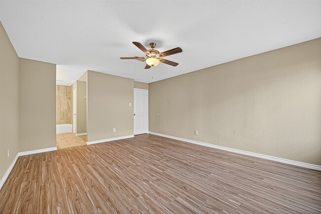 Building Photo - 1811 Foxlake Dr