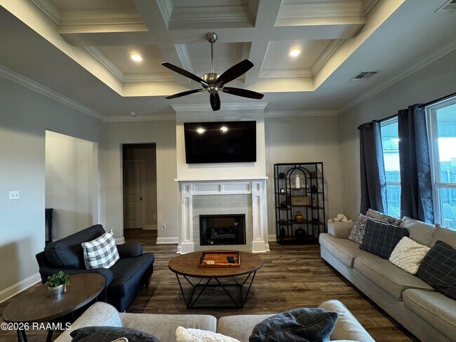 Building Photo - 200 Tennyson Dr
