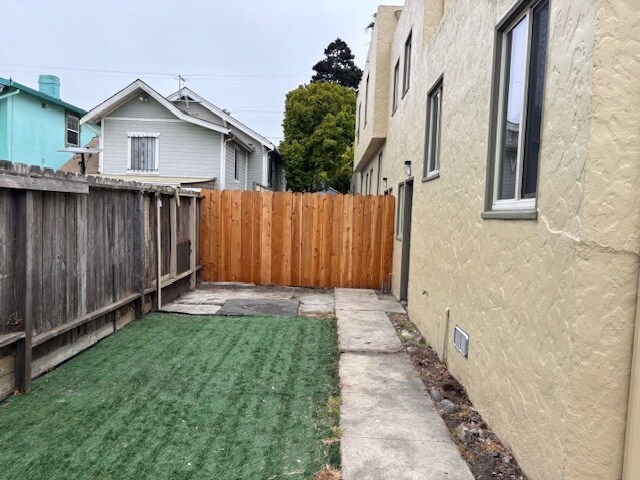 Building Photo - 33 17th St