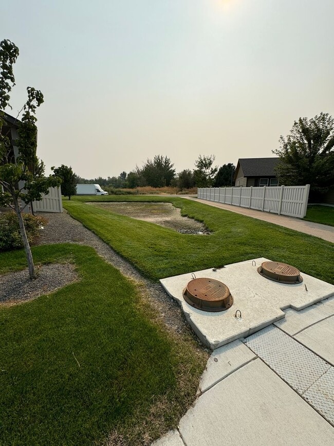 Building Photo - Charming 3-bedroom, 2-bathroom home locate...
