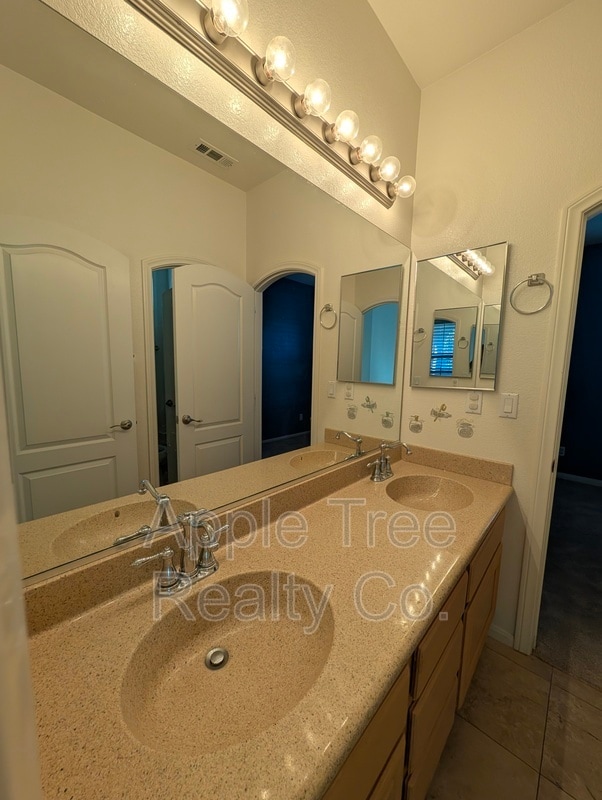 Building Photo - 1560 Gazebo Ln