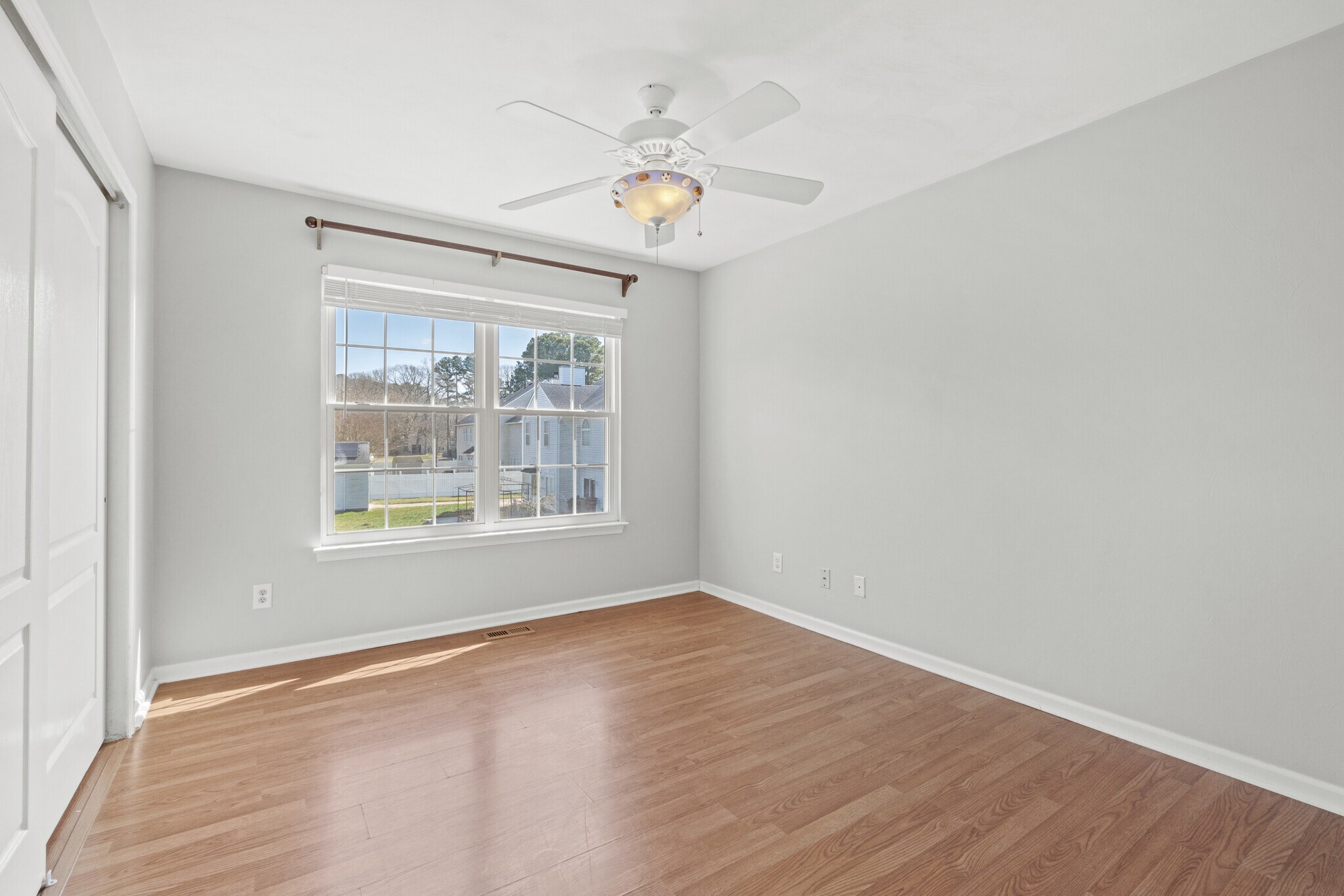 Building Photo - 305 Hidden Falls Ct