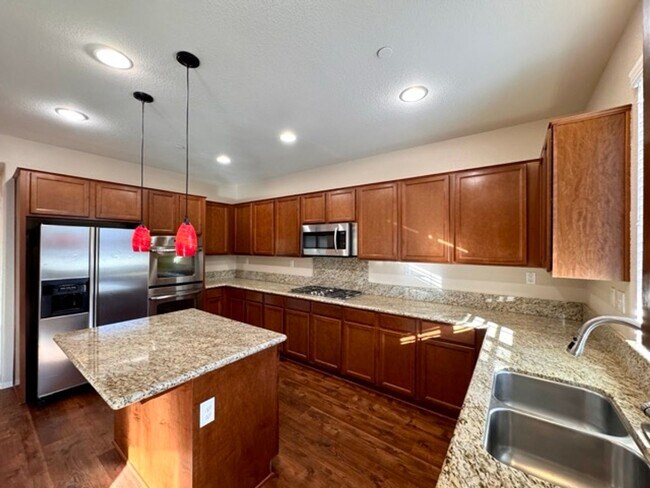 Building Photo - Beautiful Redhawk home located directly ac...