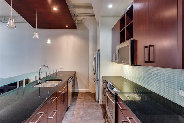 Building Photo - 2600 W 7th St