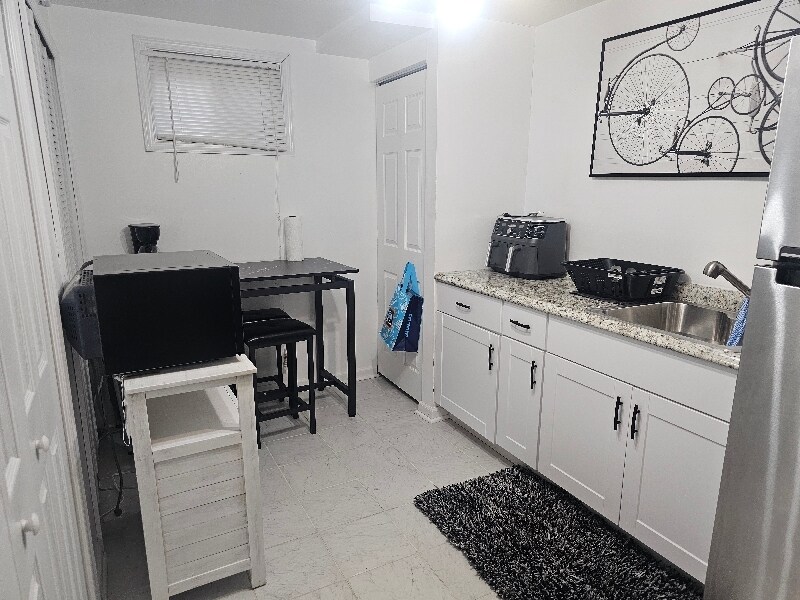 Building Photo - 7500 Harrison Ln