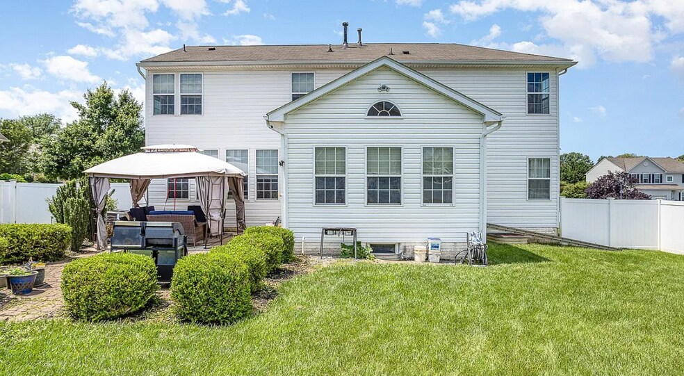 Building Photo - 3102 King Richards Ct S