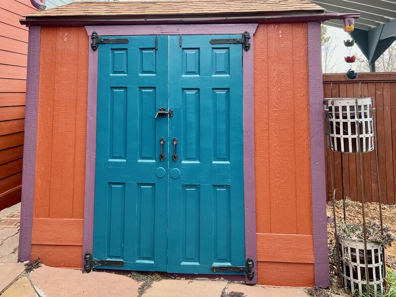 Front shed - insulated with electricity - 1703 Quiver Ct