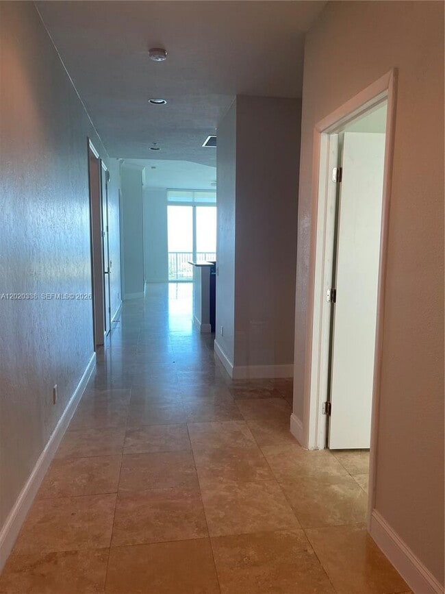 Building Photo - 14951 Royal Oaks Ln