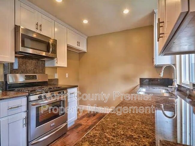 Building Photo - 256 Juniper Ave