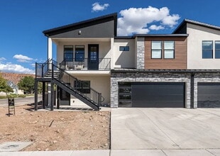 Building Photo - Private room with shared bathroom in a brand new townhome at Lavista Hillside Charm centrally loc...