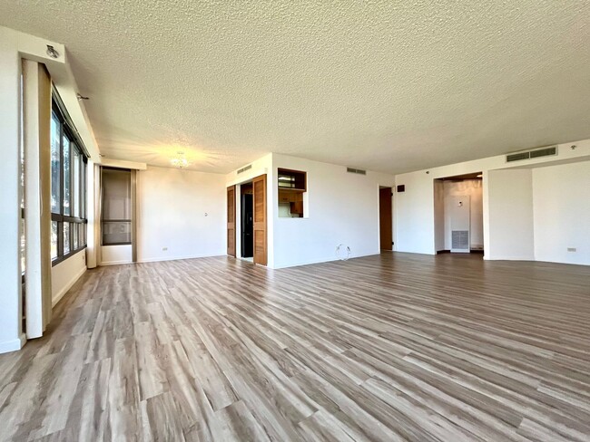 Building Photo - Punchbowl- Continental Plaza: Large 2BR, 2...