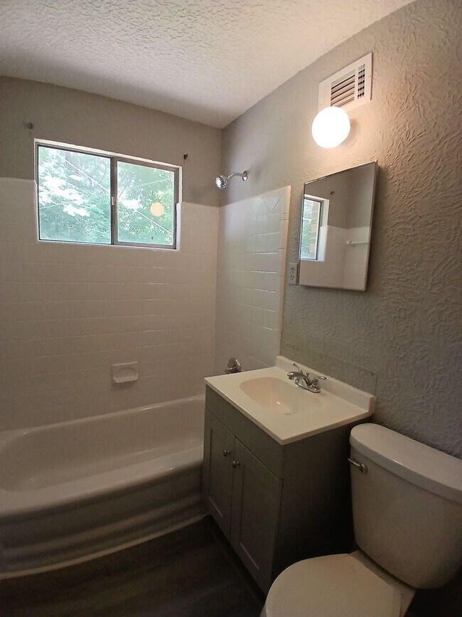 Building Photo - Charming 3 bedroom home - Open To Section 8