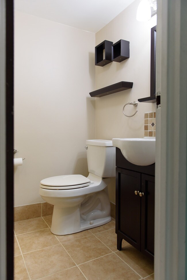 Building Photo - 280 Bridgewater Rd