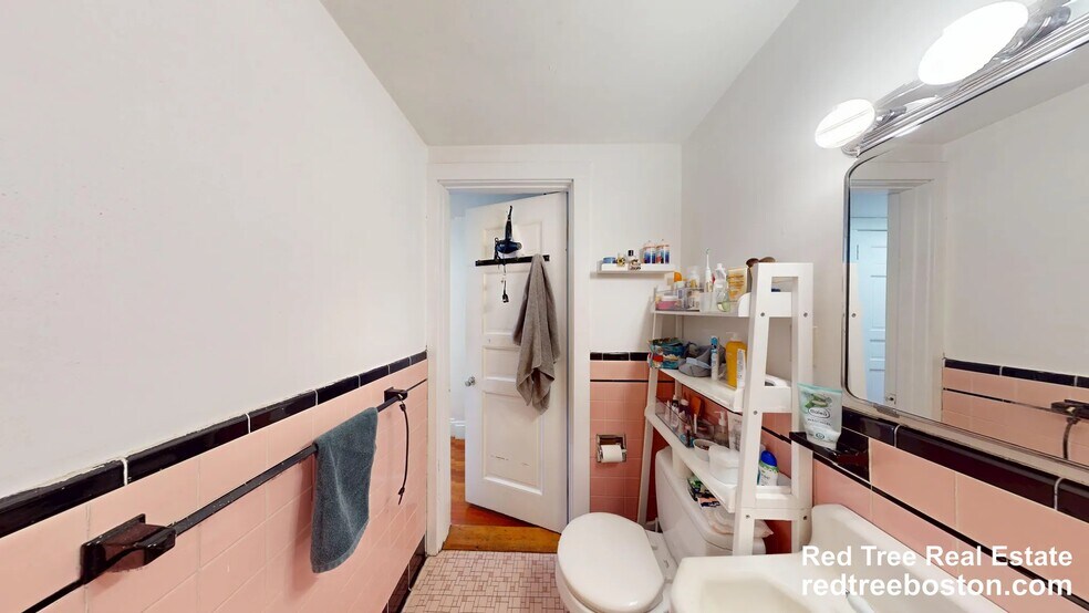 Building Photo - 470 Beacon St