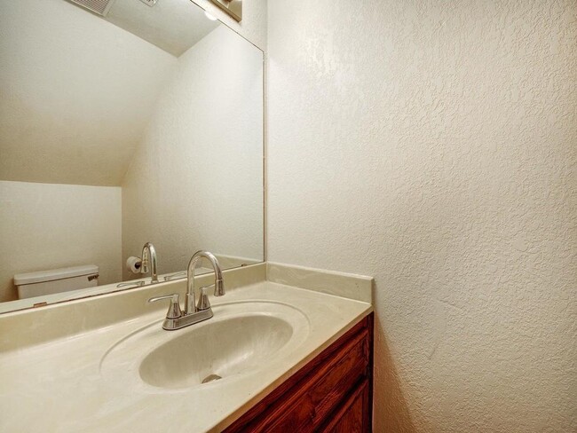 Building Photo - 6521 Hart Ln