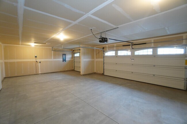 Building Photo - 13776 S Piano Ave