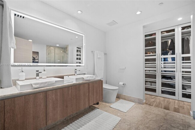 Building Photo - 801 S Miami Ave