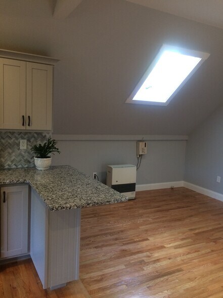 Building Photo - 10 Beehive Dr