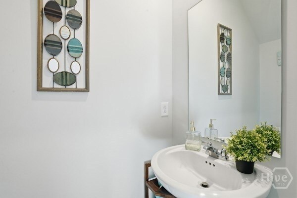 Building Photo - 100 Amethyst Dr