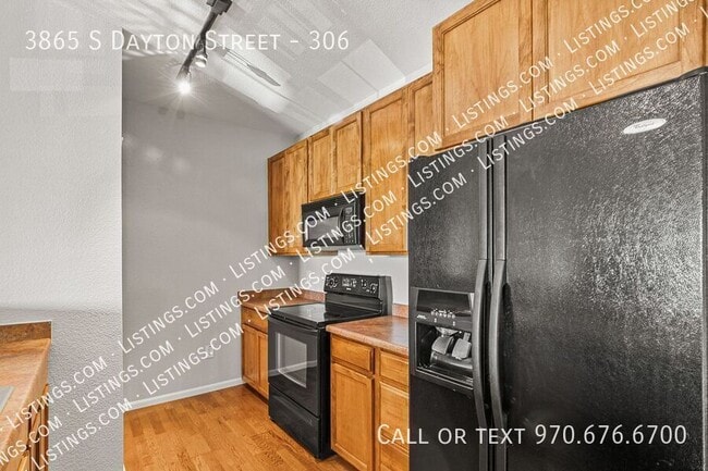 Building Photo - 3865 S Dayton St