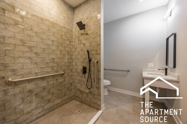 Building Photo - 5416 W Belmont Ave