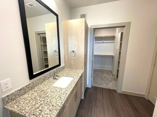 Building Photo - 125 S Standridge Blvd