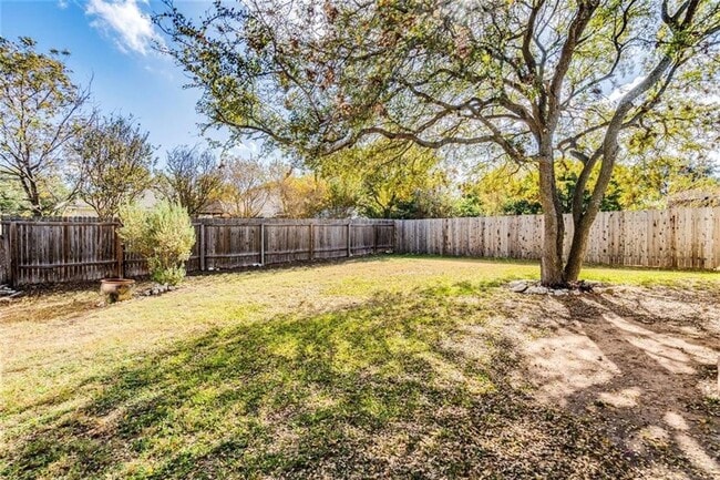 Building Photo - 1307 Dillon Lake Bend