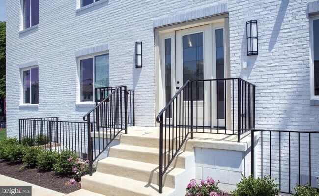Primary Photo - 1701 Trinidad Ave NE