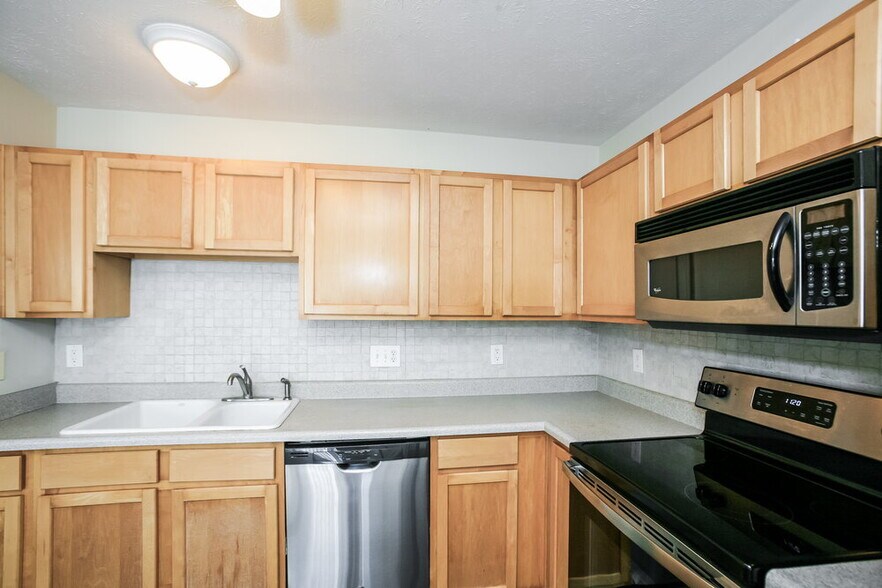 Building Photo - 12344 Deerview Dr