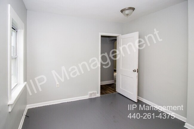 Building Photo - 3130 W 33rd St