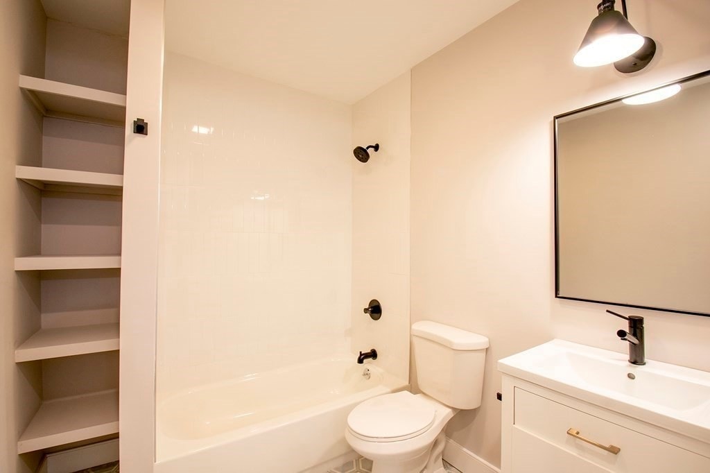 Building Photo - 275 Webster St